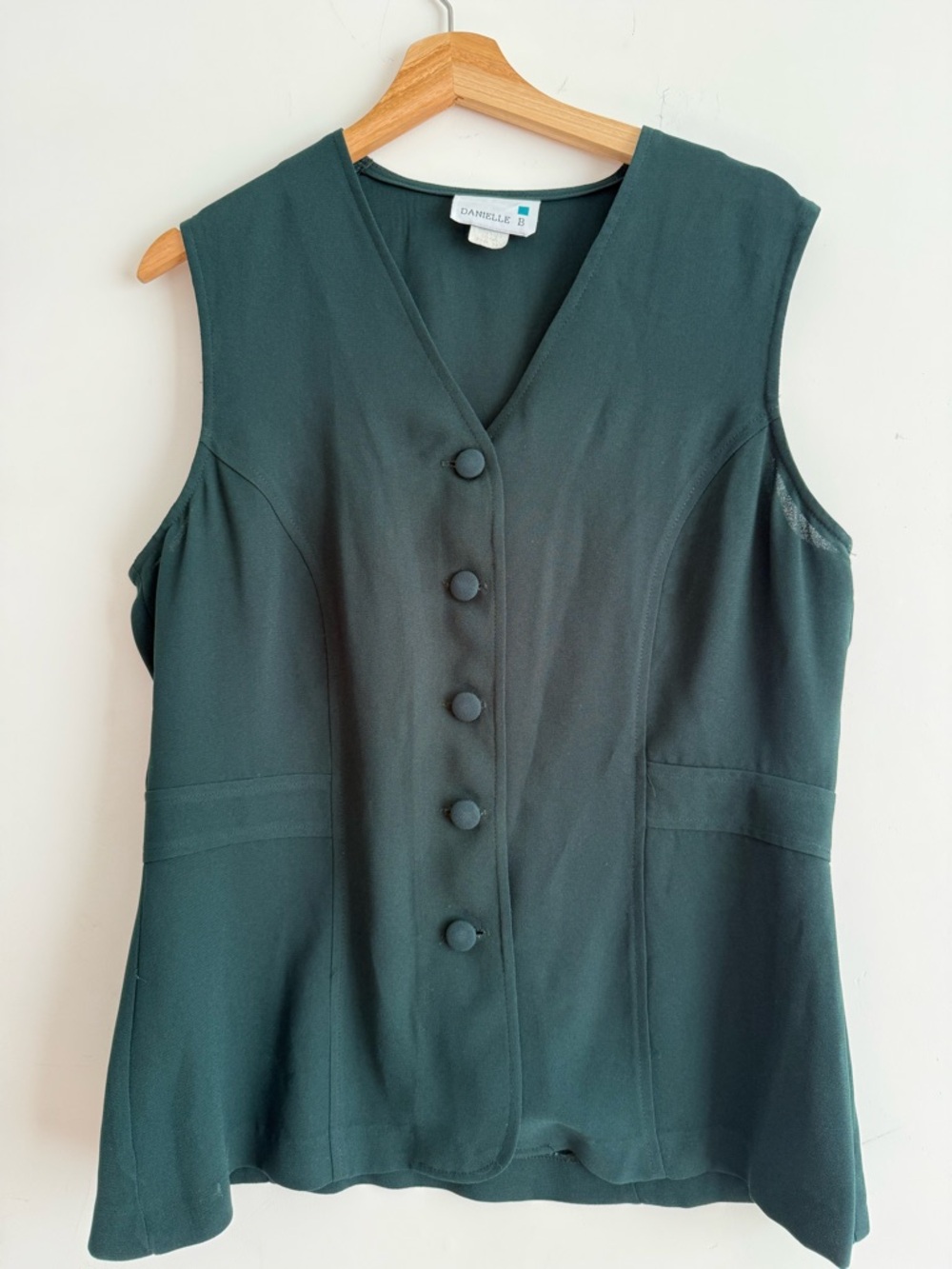 Danielle B Green Sleeveless Button Front V-Neck Top
